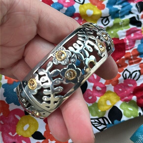 BRIGHTON Flowers on Fence Cutout Crystal Wide Bracelet + Pouch - Picture 3 of 6